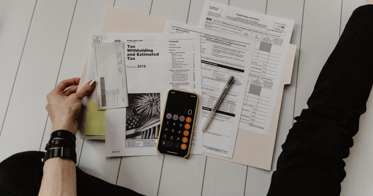Digital accounting desk with automated invoice validation