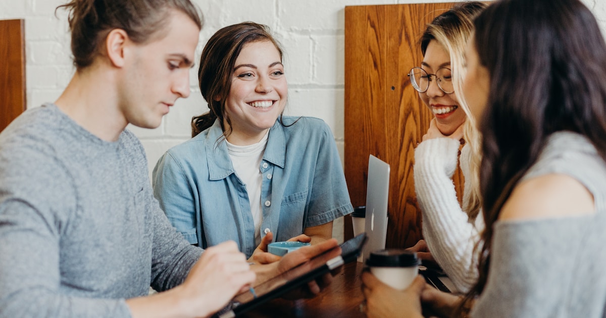 Team begleitet einen strukturierten digitalen Kundenstart